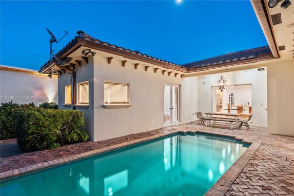 Exterior, Pool