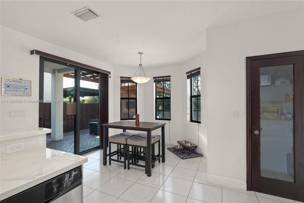 Dining room, Interior, Pendant Lights