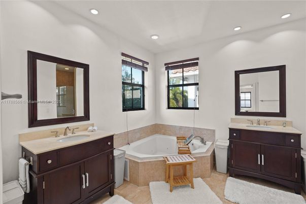Bathroom, Dual Sink Vanities, Interior, Recessed Lighting