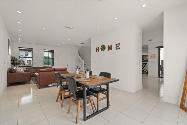 Dining room, Interior, Living room, Recessed Lighting