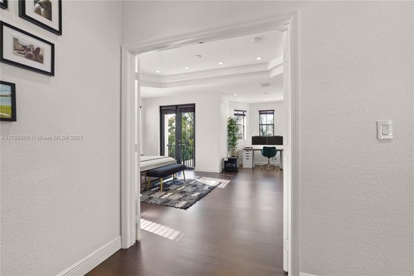 Interior, Piano, Recessed Lighting, Wood Texture Flooring