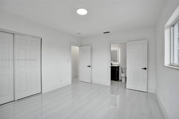 Bathroom, Empty room, Interior, Recessed Lighting