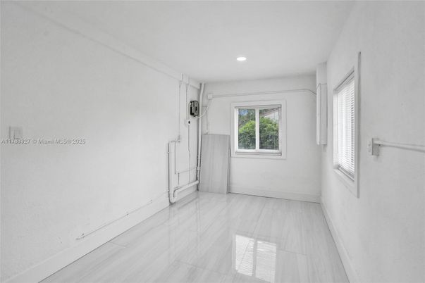 Empty room, Interior, Marble, Recessed Lighting