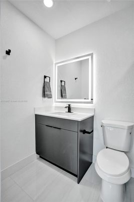 Bathroom, Interior, Recessed Lighting