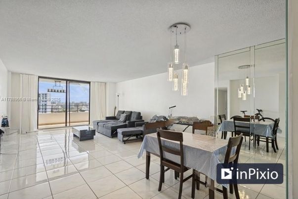 Dining room, Interior, Living room, Pendant Lights