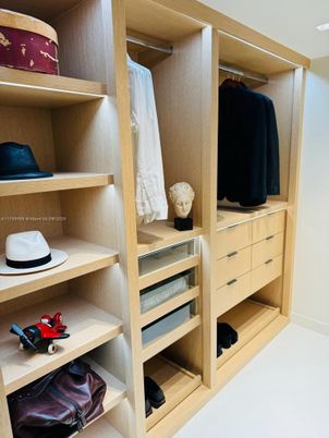 Interior, Walk-in Closets