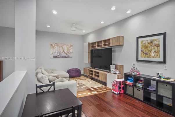 Interior, Recessed Lighting, Wood Texture Flooring