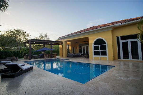 Exterior, Pool