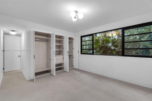 Empty room, Interior, Walk-in Closets