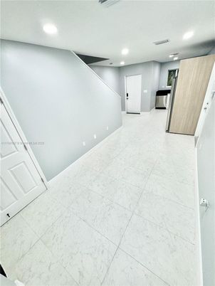 Empty room, Interior, Marble, Recessed Lighting