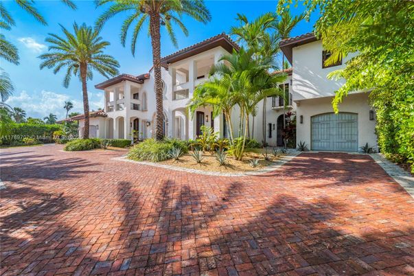 Attached, Exterior, Facade, Spanish Mediterranean