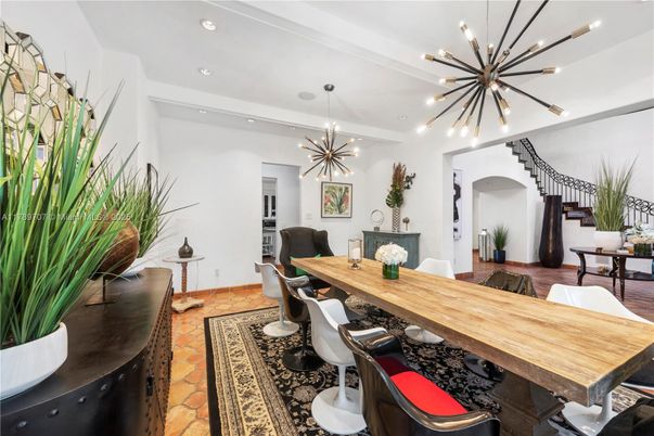 Dining room, Interior, Pendant Lights, Recessed Lighting
