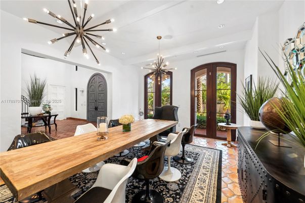 Dining room, Interior, Pendant Lights, Recessed Lighting