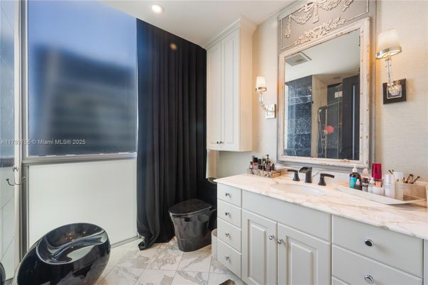 Bathroom, Interior, Marble, Recessed Lighting