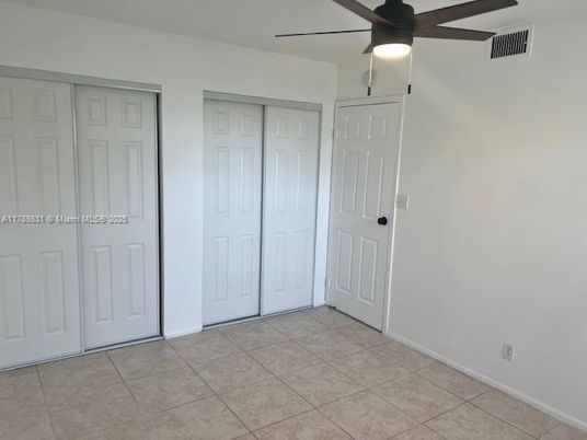 Empty room, Interior