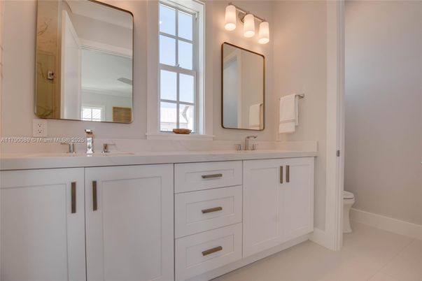 Bathroom, Dual Sink Vanities, Interior