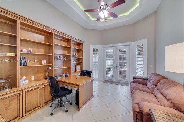 Home Office, Interior