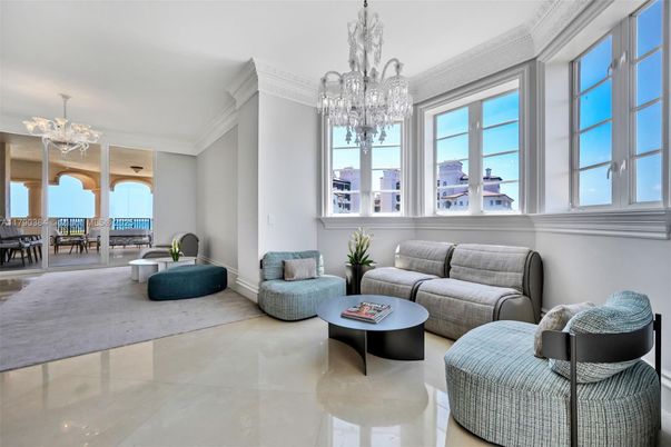 Chandelier, Interior, Living room