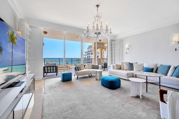 Chandelier, Interior, Living room