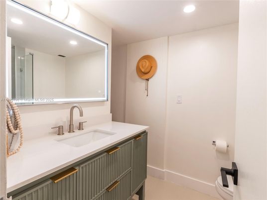 Bathroom, Interior, Recessed Lighting