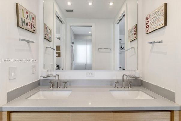 Bathroom, Dual Sink Vanities, Interior, Recessed Lighting