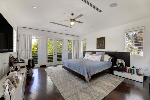 Bedroom, Dining room, Interior, Recessed Lighting, Wood Texture Flooring