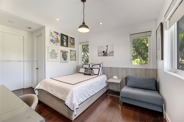 Bedroom, Interior, Pendant Lights, Recessed Lighting, Wood Texture Flooring