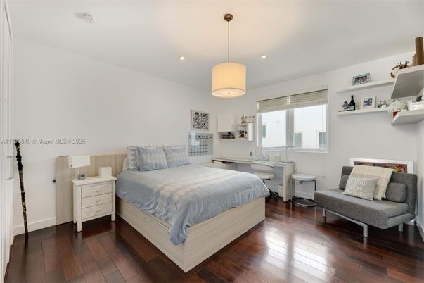 Bedroom, Interior, Pendant Lights, Recessed Lighting, Wood Texture Flooring