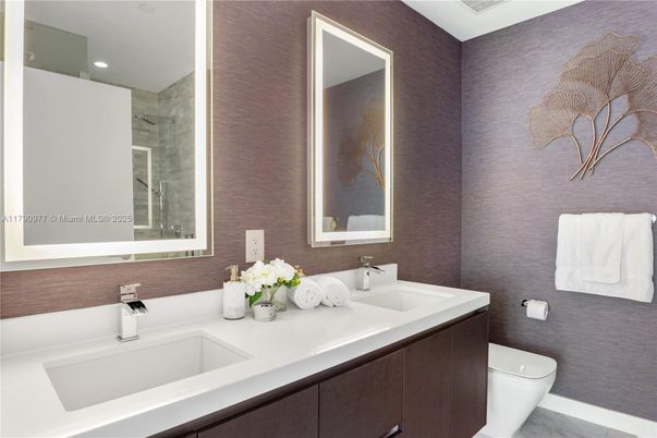 Bathroom, Dual Sink Vanities, Interior, Recessed Lighting