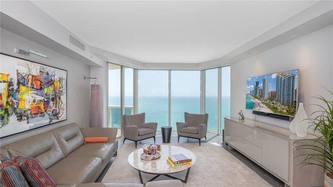 Interior, Living room, Recessed Lighting, Water