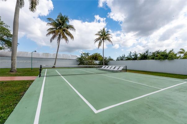 Exterior, Tennis Courts