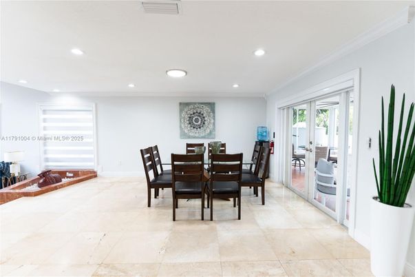 Dining room, Interior, Recessed Lighting