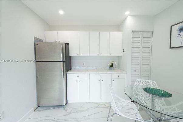 Dining room, Interior, Kitchen, Marble, Recessed Lighting