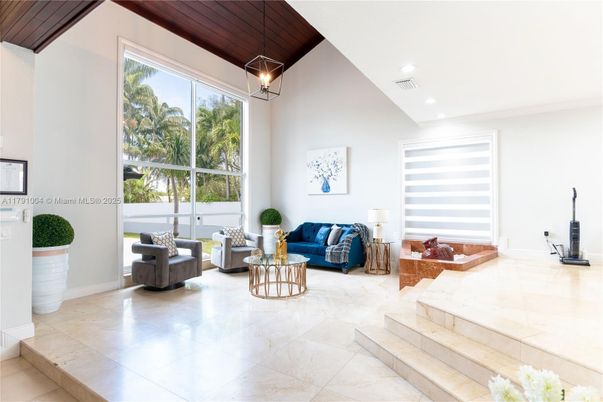 Interior, Living room, Pendant Lights, Recessed Lighting