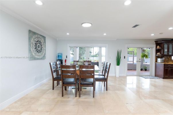 Dining room, Interior, Recessed Lighting