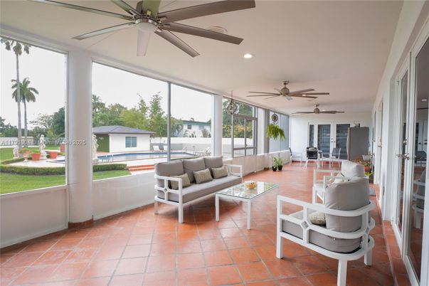 Interior, Living room, Recessed Lighting, Sun Room