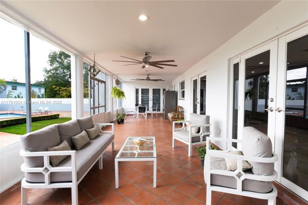 Interior, Living room, Recessed Lighting, Sun Room, Water