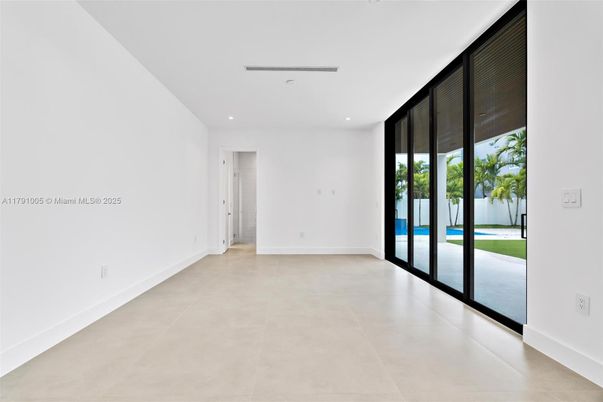Empty room, Interior, Recessed Lighting