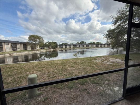 Exterior, Lake