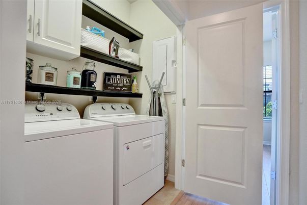 Interior, Utility Closets, Washer, Wood Texture Flooring