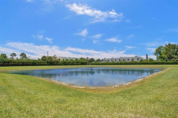 Exterior, Lake