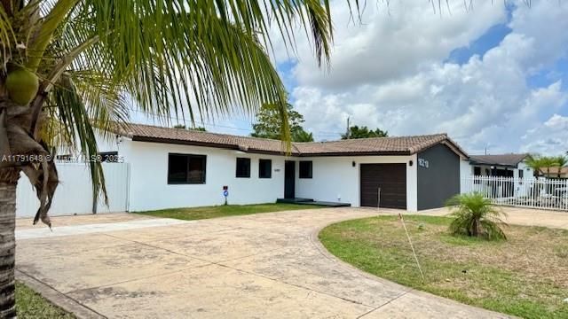 Attached, Backyard, Exterior, Facade, Ranch
