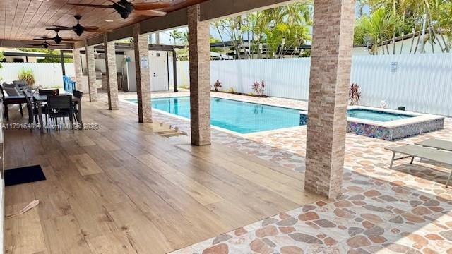 Exterior, Pool