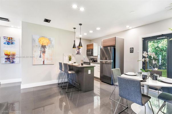 Dining room, Interior, Kitchen, Pendant Lights, Recessed Lighting, Stainless Steel Appliances