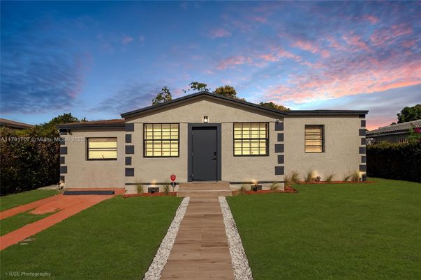 Exterior, Facade, Spanish Mediterranean