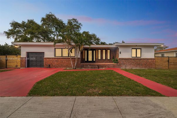 Attached, Exterior, Facade, Brick Facade, Ranch
