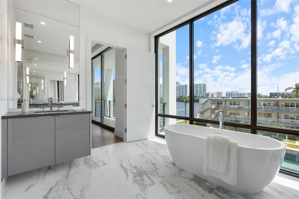 Bathroom, Free Standing Baths, Interior, Marble, Recessed Lighting