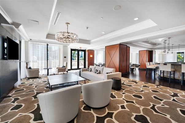 Chandelier, Dining room, Interior, Living room, Pendant Lights, Recessed Lighting