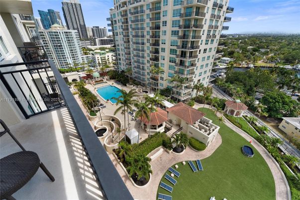 Exterior, Pool, Other, Skyline