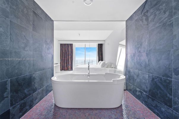 Bathroom, Free Standing Baths, Interior